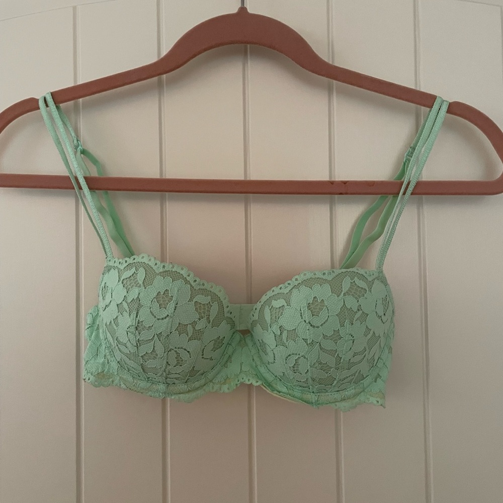 Victoria’s Secret PINK push up bra